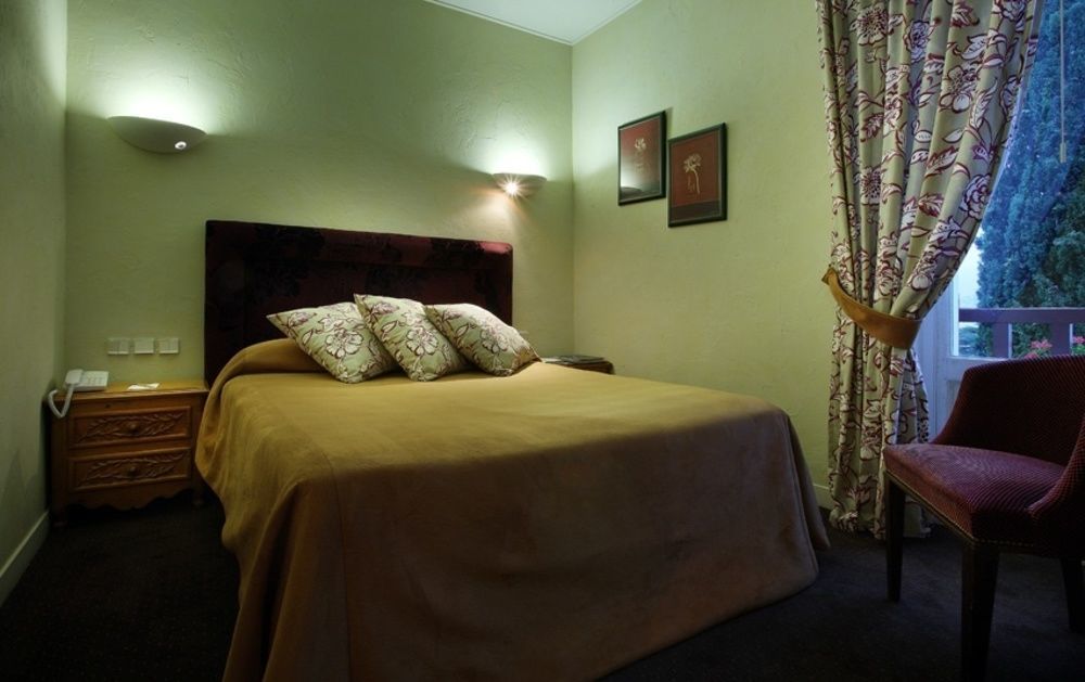 לה בורגט-דו-לה Hotel Ombremont Jean-Pierre Jacob מראה חיצוני תמונה
