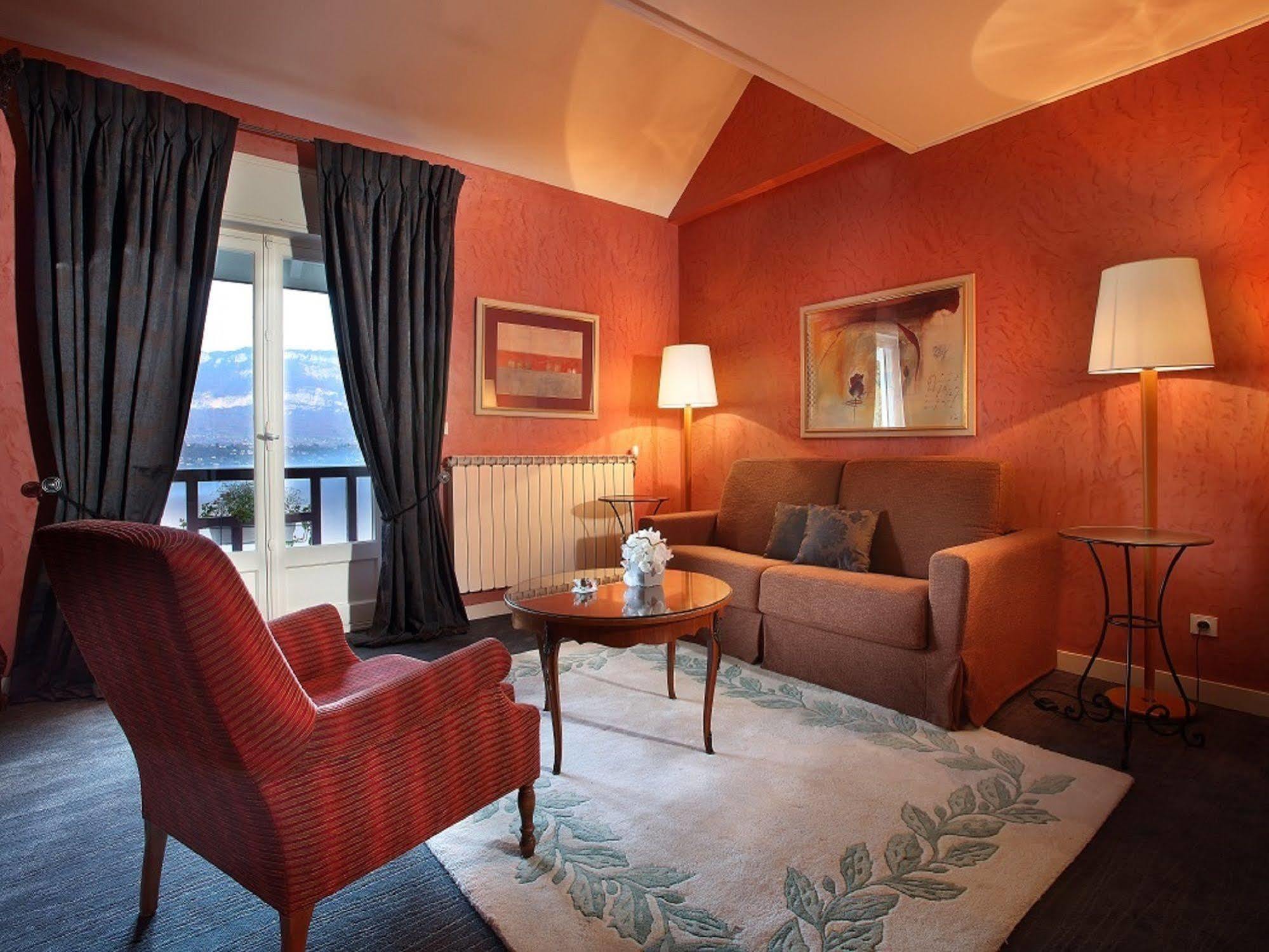 לה בורגט-דו-לה Hotel Ombremont Jean-Pierre Jacob מראה חיצוני תמונה