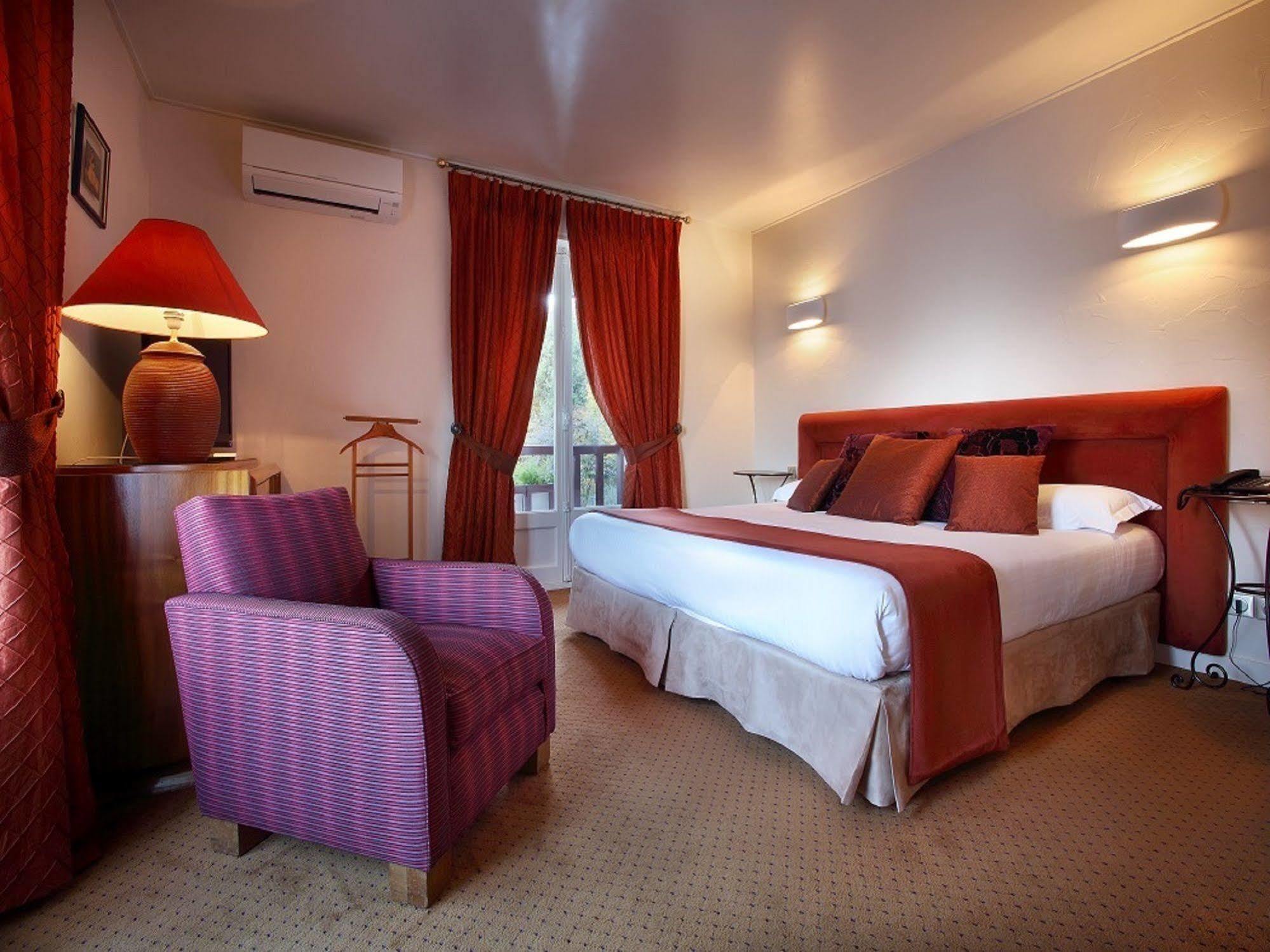 לה בורגט-דו-לה Hotel Ombremont Jean-Pierre Jacob מראה חיצוני תמונה