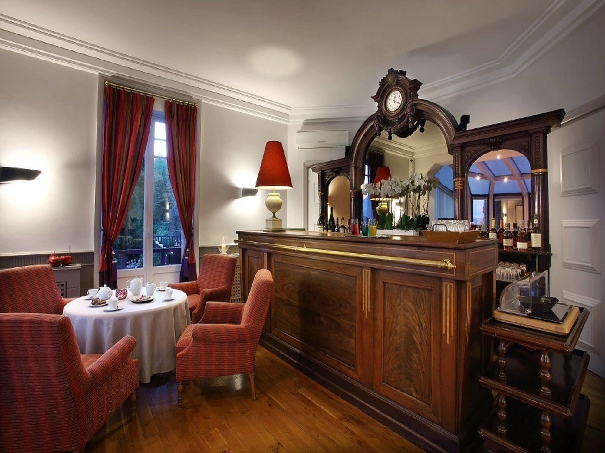 לה בורגט-דו-לה Hotel Ombremont Jean-Pierre Jacob מראה חיצוני תמונה